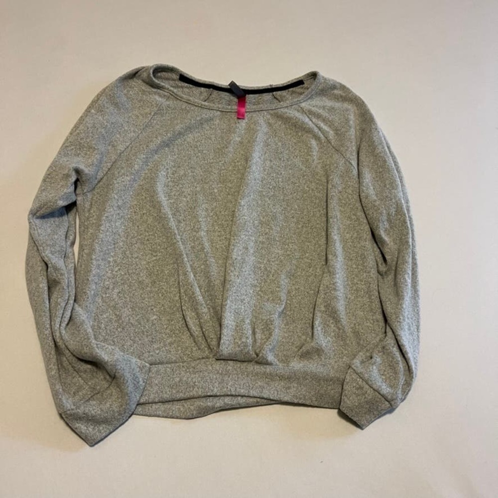 Vince Camuto light gray soft long sleeve top L